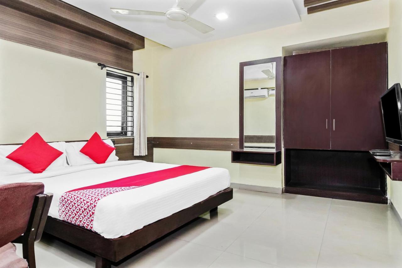 Oyo 30537 Hotel Megharaj Bijāpur Eksteriør bilde